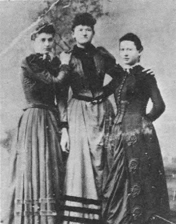 Lizzie Wellington Sims, Amy Wellington Boales, Fern Wellington Roeser. 1908 (?) in Nebraska.
