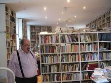  Umberto Eco in his library